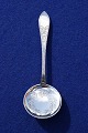 Antikkram 
præsenterer: 
Empire 
sølvbestik, 
postejske med 
rund, flad laf 
13,5cm
