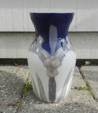 Royal Copenhagen, Art Nouveau vase no. 670/95