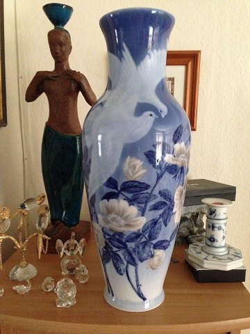 Royal Copenhagen Art Nouveau Unika Vase af Gerhard Heilmann fra 1894 med duer