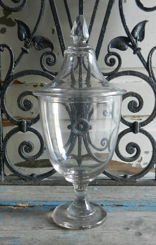 1800tals klokkeformet lågpokal/diskeglas