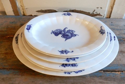 Royal Copenhagen Kantet Blå Blomst, Fade no. 8538, 8539, 8540, 8541