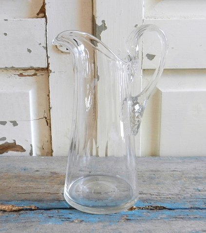 Glas kande med oliven slibninger.