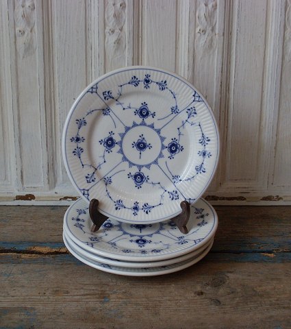 Royal Copenhagen Musselmalet riflet helflad frokosttallerken med tyk kant no. 330