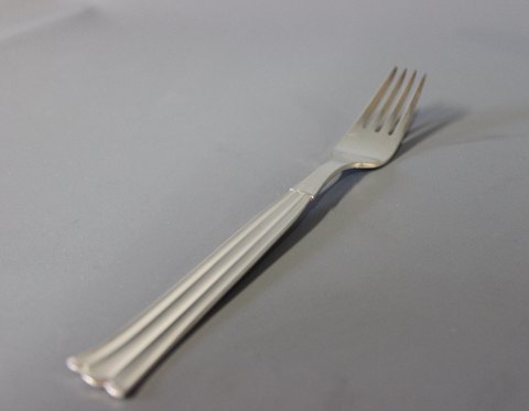 Dinner fork in Regent, silver plate.
5000m2 showroom.