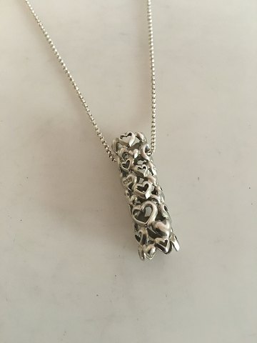 Georg Jensen Sterling Sølv Halskæde med Cylinder Vedhæng af Hjerter No 262