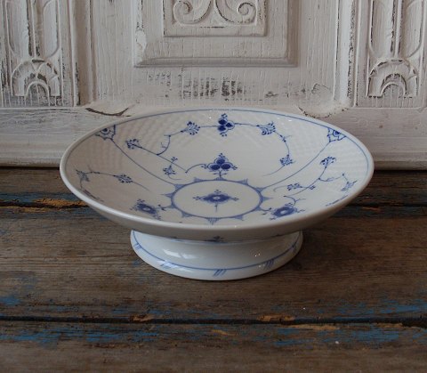 B&G Blåmalet hotel porcelæn stor skål på fod no. 1064, 24,5cm.
