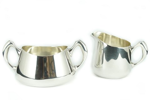 Kronen; A Sugar bowl and creamer in sterling silver