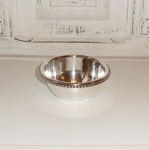 Georg Jensen hammerslået sølv skål med perlekant no. 290 - år 1927.