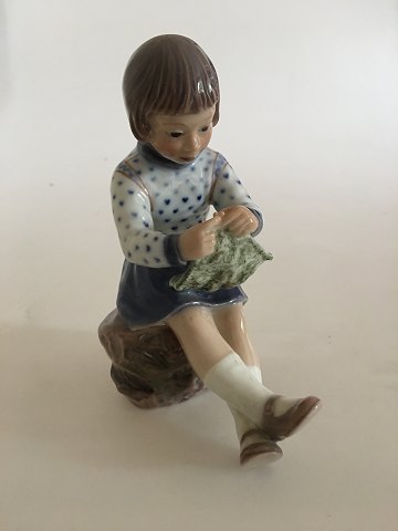 Dahl Jensen Porcelænsfigur af Strikkende Pige No. 1197