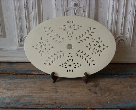 Wedgwood cremefarvet fajance rist