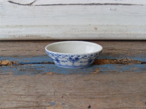 Royal Copenhagen Musselmalet halvblonde saltkar no. 755