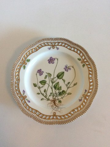 Royal Copenhagen Flora Danica Frokosttallerken med gennembrudt kant No 3554