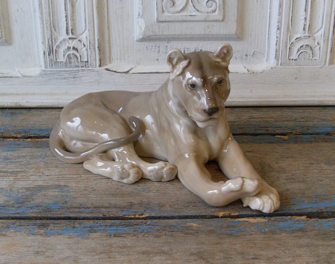 Royal Copenhagen figur, løvinde no. 804, 1. sortering