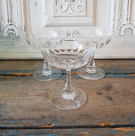 Derby champagne glass