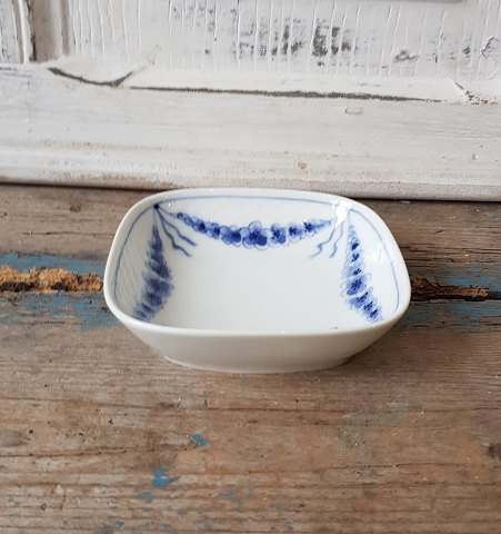 B&G Empire small dish