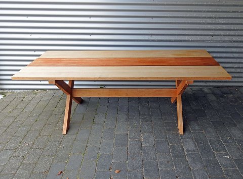 Dansk design
Plankebord i eg og teak