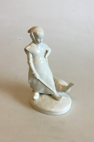 Royal Copenhagen Blanc de Chine Figur af Pige med gås No 528 PMN