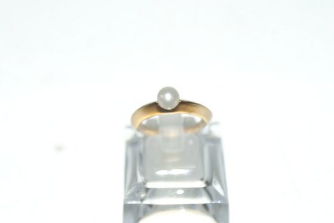 Gold ring with pearl 14 carat gold