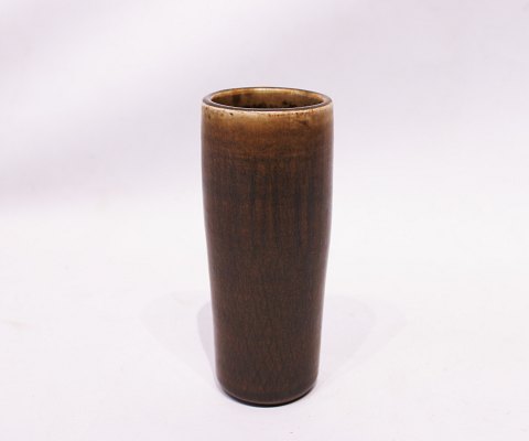 Keramik vase i brune farver af Edith Sonne for Saxbo.
5000m2 udstilling.