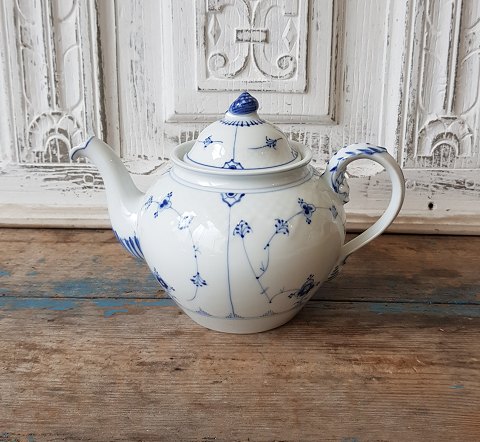 B&G Blue trational teapot no. 92