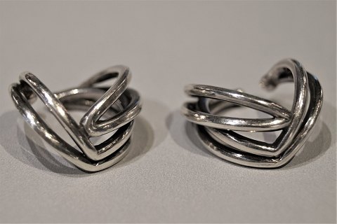 Anette Kræn; Ear rings made in silver