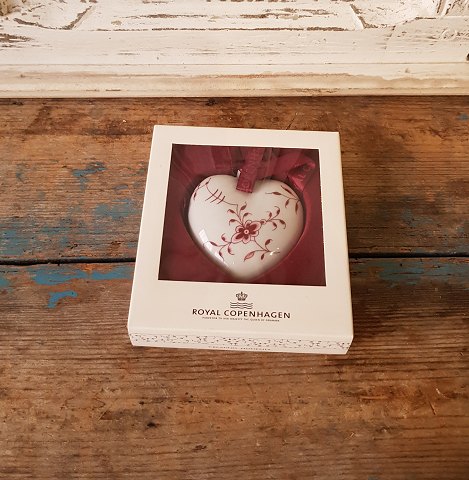 Royal Copenhagen Year heart decorated with purple mussel-painted decoration