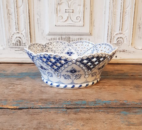 Royal Copenhagen Blue Fluted full lace fruit basket no. 1061