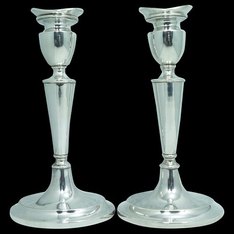 Svend Toksværd; A pair of candlesticks, silver, h. 19 cm.