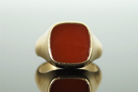 Edvard Berg; Ring of 14k gold, set with a carnelian