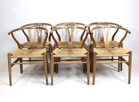 Set of 6 Y-chairs, model CH24, in oak and paper cord by Hans J. Wegner and Carl 
Hansen & Son, 1960s.
5000m2 showroom.
