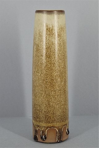 Palshus, Per Linnemann-Schmidt; A cylindrical stoneware vase
