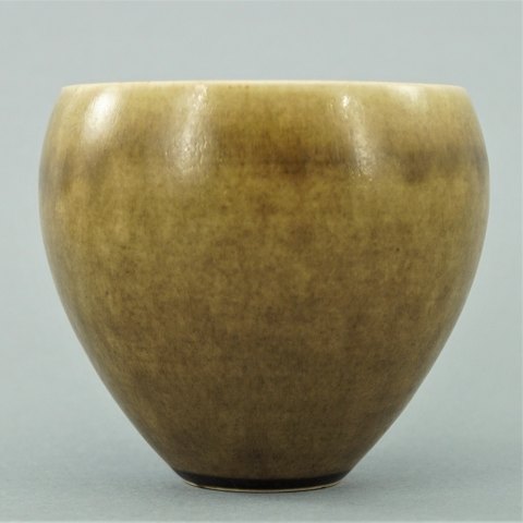Saxbo, Eva Stæhr-Nielsen; Small stoneware bowl decorated with an olive glaze #8