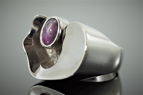 Jan Lohmann; Danish design ring made of 14k white gold set with a star ruby