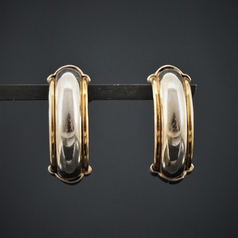 Klaus Rygaard; Earrings of 14k gold and white gold
