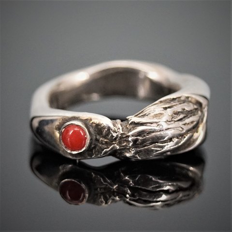 Georg Jensen, Ole Kortzau; A ring of sterling silver set with a coral #363