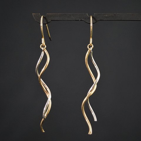 Earrings of 10k gold and white gold