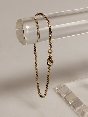 8.carat gold bracelet 333