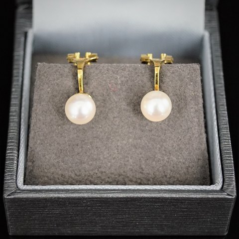 Ear clips with pearls mounted in 14k gold