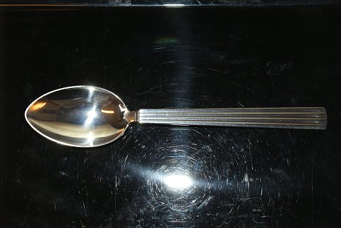 Bernadotte Dessert spoon / Lunch spoon # 21 Silver
Produced by Georg Jensen.
