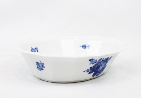Ovale bowl, no.: 8632, in Blue Flower by Royal Copenhagen.
5000m2 showroom.