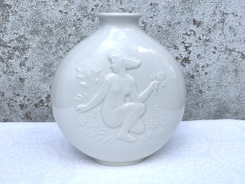 Royal Copenhagen
Blanc de Chine
Vase
#4118
*975kr