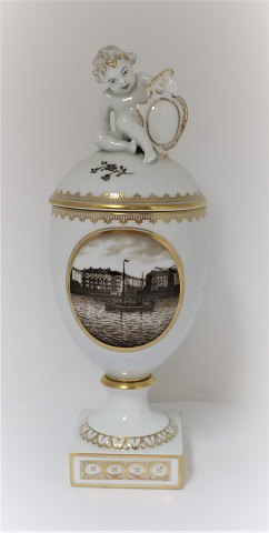 Königliches Kopenhagen. Deckel Vase mit Putti oben drauf. Höhe 28 cm. (1 Wall)