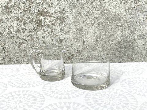 Sugar and cream set in glass
* 125 kr