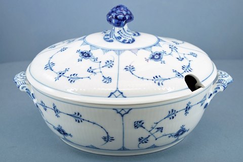 Royal Copenhagen, blue fluted; An oval tureen of porcelain #214