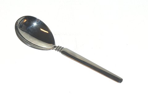 Windsor silver Potato spoon with small dent
Length 24 cm