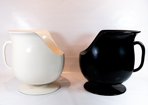 Chairs in the Shape of Teacups - White and Black - Hard plastic - 1980