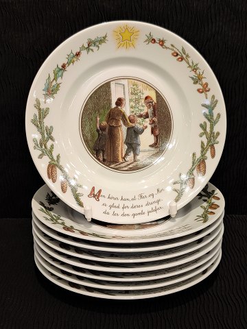 Royal Copenhagen; "Peters Jul" 8 Christmas cake plates of porcelain,