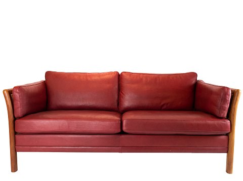 Two seater sofa upholstered with indian red leather of danish design from the 
1960s.
5000m2 showroom.
