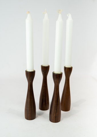 Set of four candlesticks in rosewood of danish design from the 1960s.
5000m2 showroom.