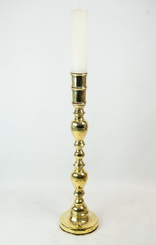 Floor church candlestick of brass, in great antique condition from the 1920s.
5000m2 showroom.
